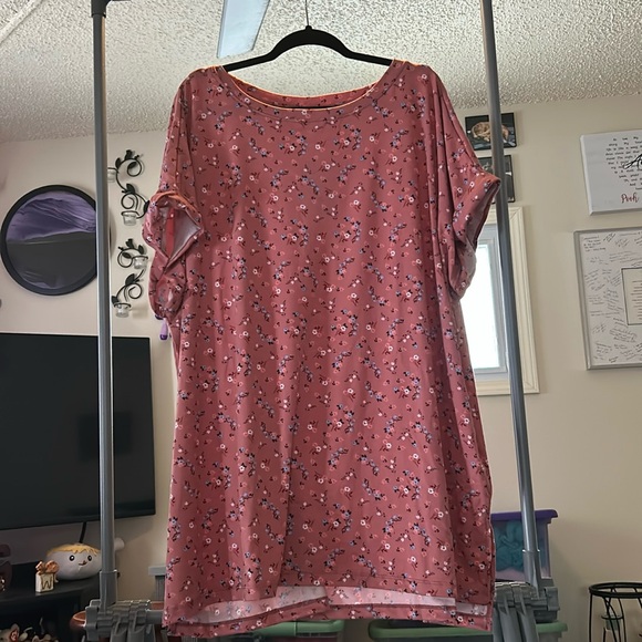 NWT 3XL LuLaRoe Pink Floral Leah. From a non-smoking/pet friendly home. - Picture 1 of 1